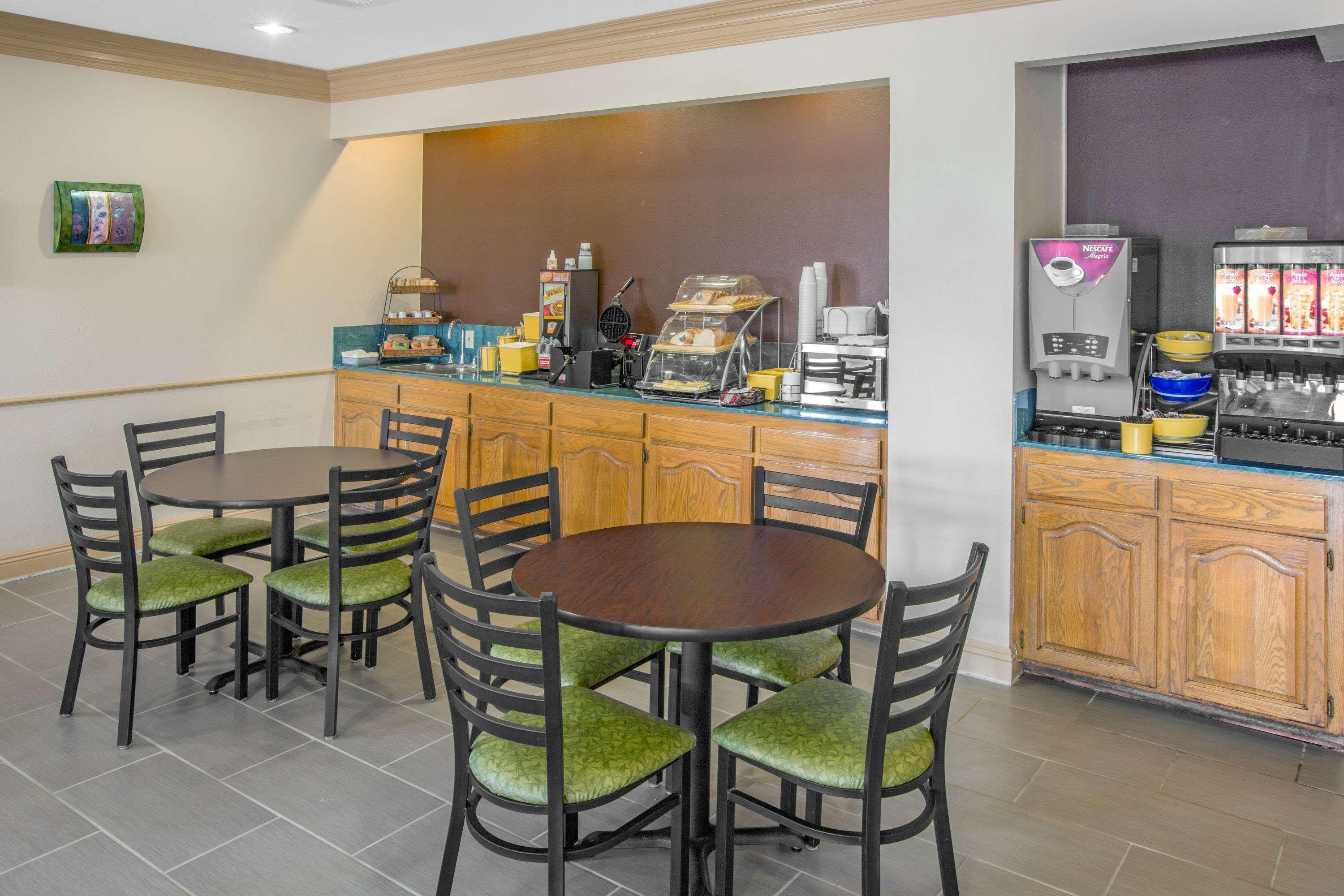 Days Inn By Wyndham Denham Springs-Baton Rouge East Экстерьер фото